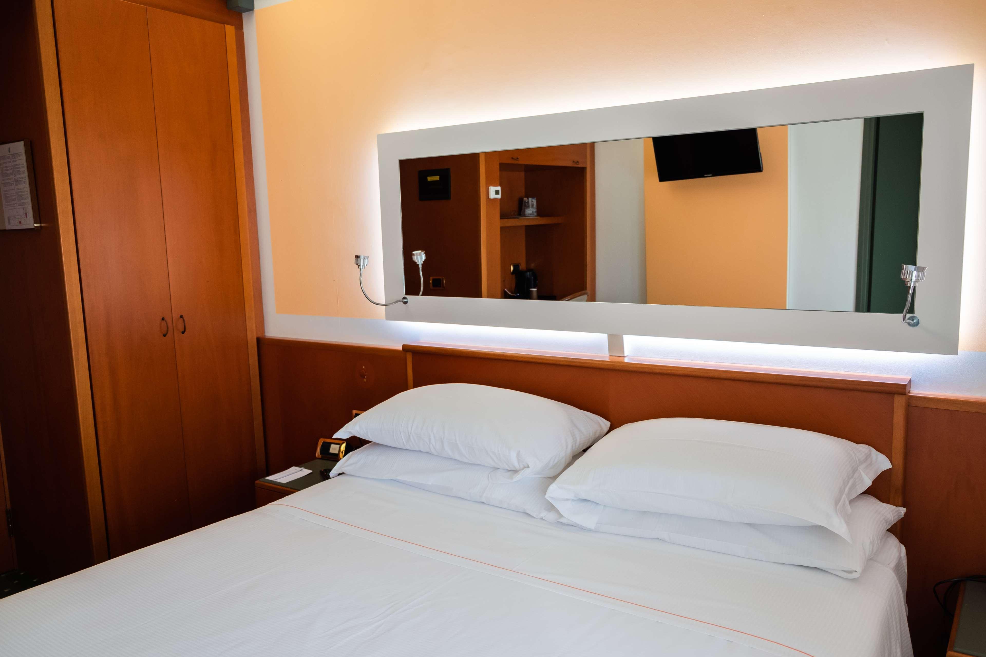 Jet Hotel, Sure Hotel Collection By Best Western Gallarate Exteriör bild